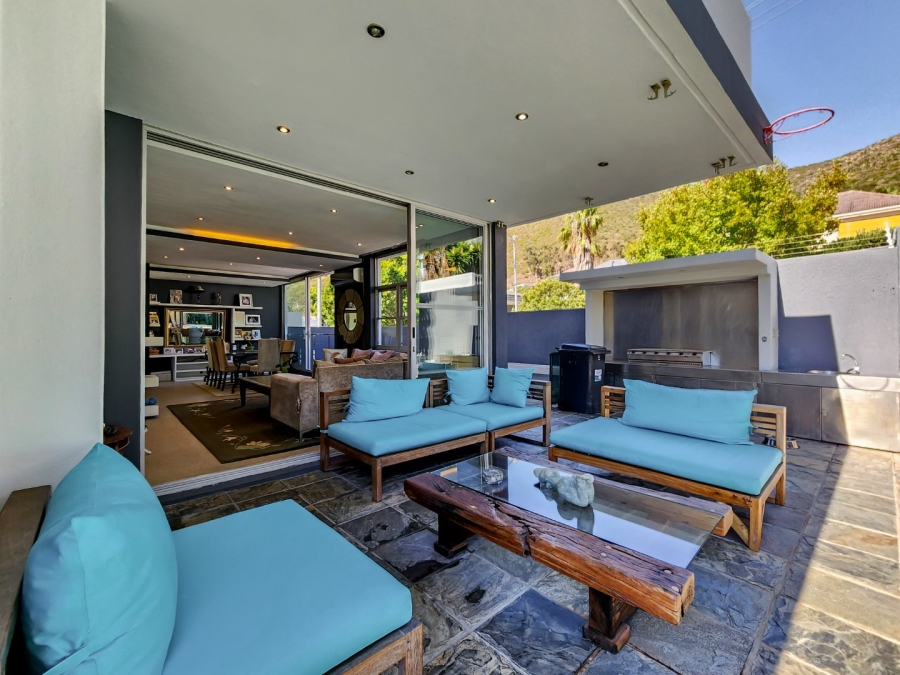 5 Bedroom Property for Sale in Fresnaye Western Cape